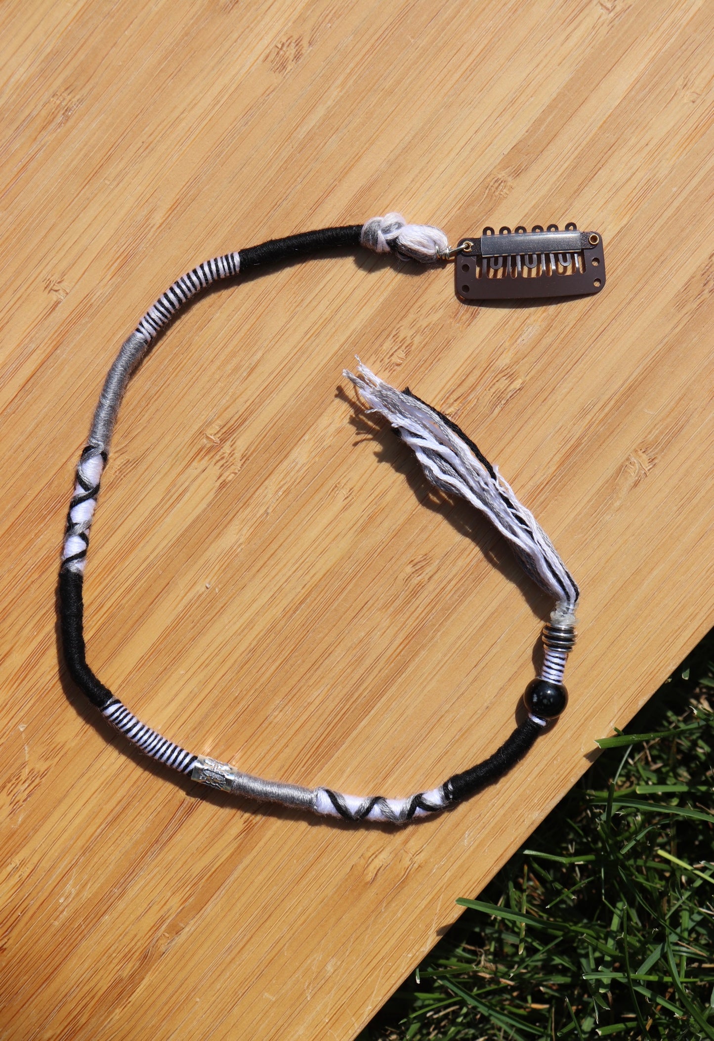 Black & White Clip In Hairwrap