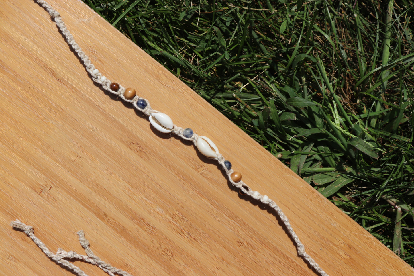 Sodalite Shell Hemp Macramé Anklet