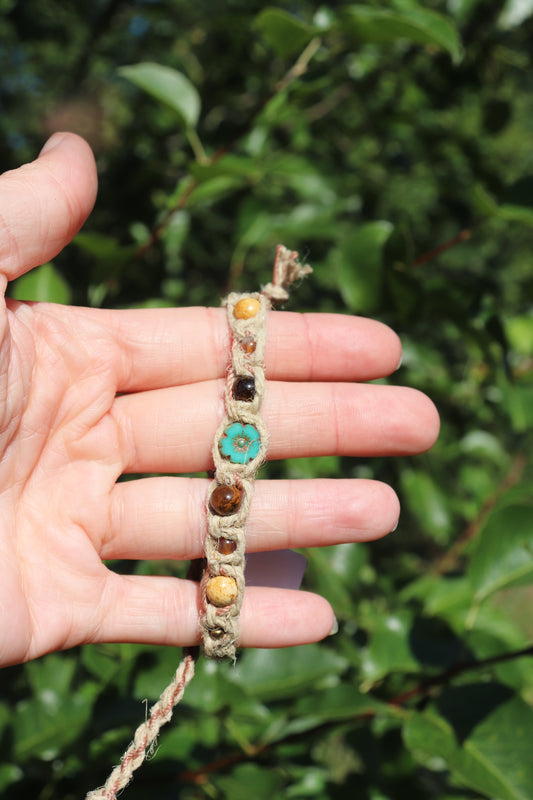 Flower Hemp Macramé Bracelet